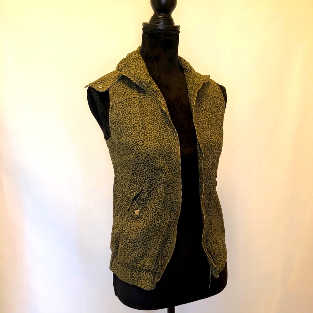 Awesome leopard print vest